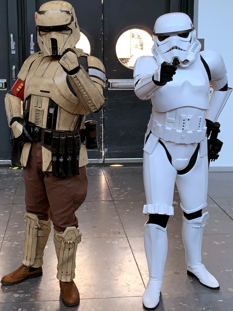 ComicCon Stuttgart 2023 - Cosplay - Coastal Defender Stormtrooper und First Order Stormtrooper aus Star Wars