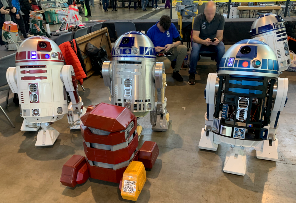 ComicCon Stuttgart 2023 - Verschieden Modelle von Robotern aus Star Wars