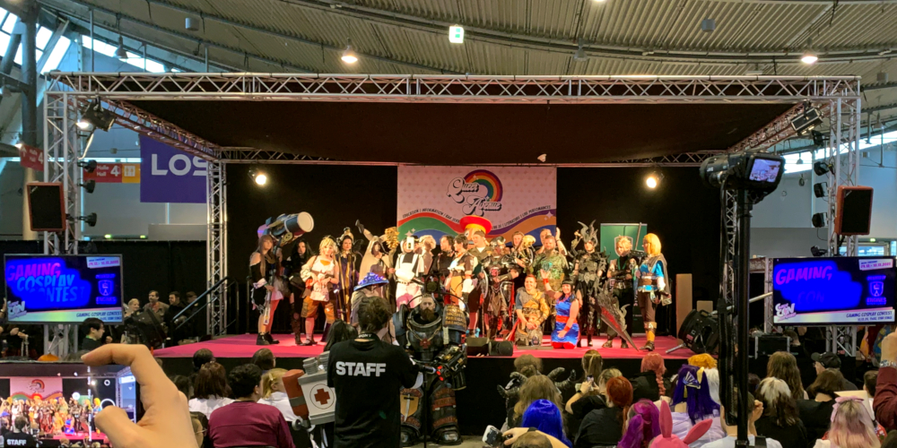 ComicCon Stuttgart 2023 - Gruppenfoto des Cosplay-Contest auf der Bühne